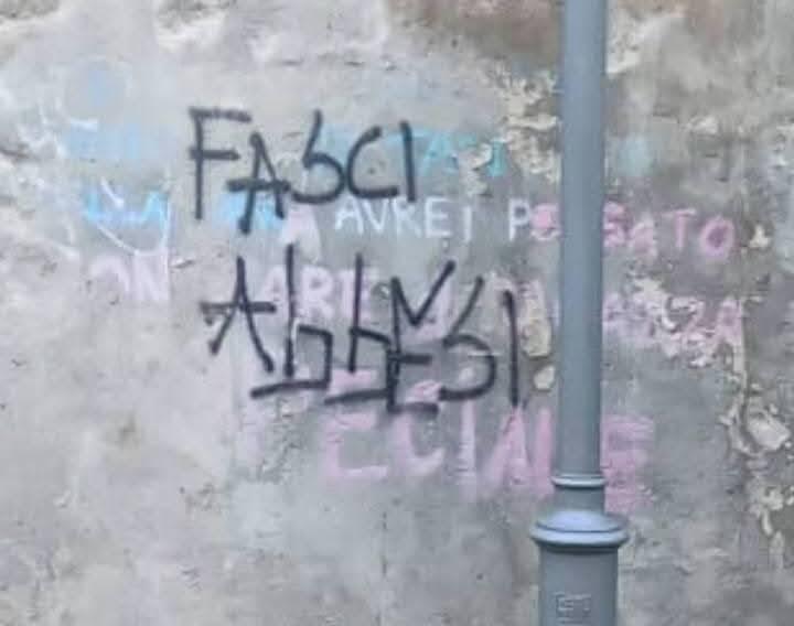 Salerno, minacce e scritte d’odio a Futuro Nazionale: scatta la denuncia