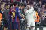 Valverde, otro recital en el lateral y 40 minutos lesionado: "El míster me preguntó y le dije que seguía..."
