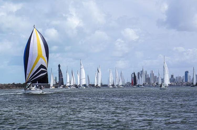 Regata Recife-Fernando de Noronha tem mais de 90 barcos na disputa