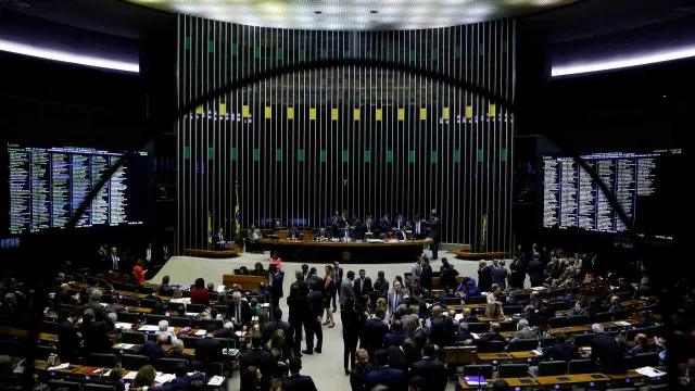 Congresso retorna com dúvidas sobre PEC do fim da 6x1 e prioridade para pautas do agro