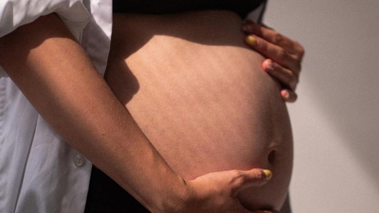 Mães mais velhas e com menos filhos explicam queda da fecundidade na Bahia, aponta IBGE