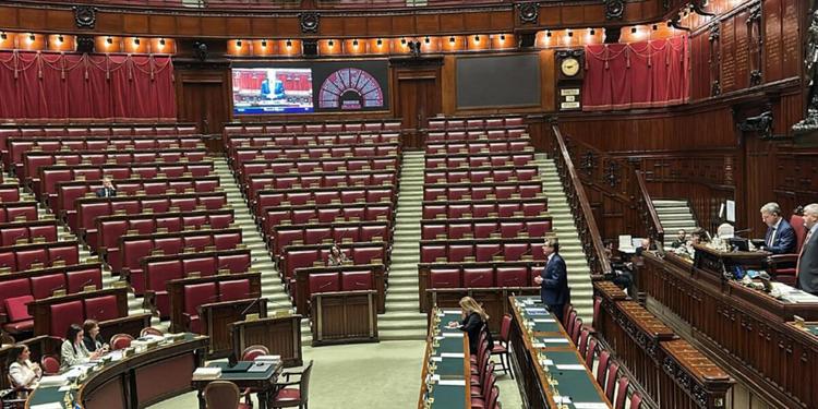 Manovra, salta il termine del 20 ottobre: si attende il via libera Ue sulla flessibilità. Aula semivuota per Giorgetti