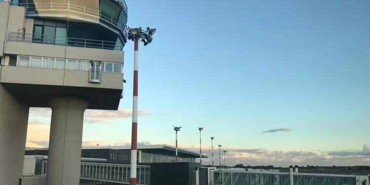 Eruzione dell'Etna, l'allerta voli passa da rossa ad arancione: già operativo l'aeroporto di Catania