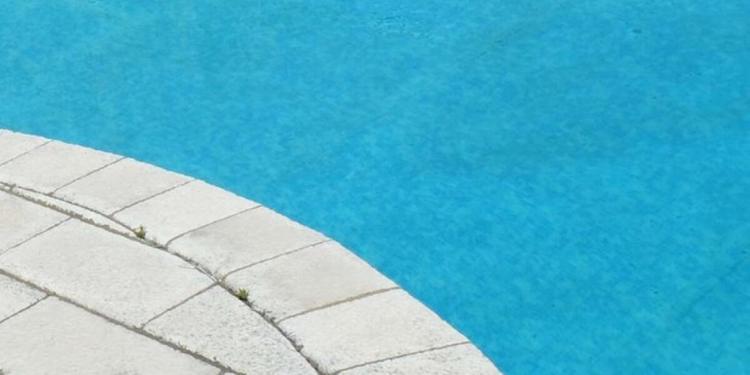 Bimba di 4 anni annegata in piscina a Milano Marittima, indagato il padre