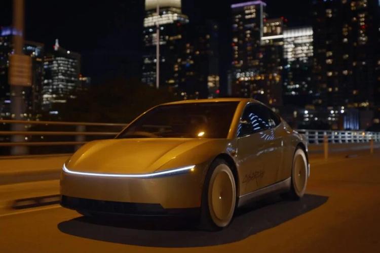 Tesla lance enfin le Cybercab, sa voiture sans volant ni pédale&nbsp;: cette fois, Elon Musk n’a pas le droit à l’erreur