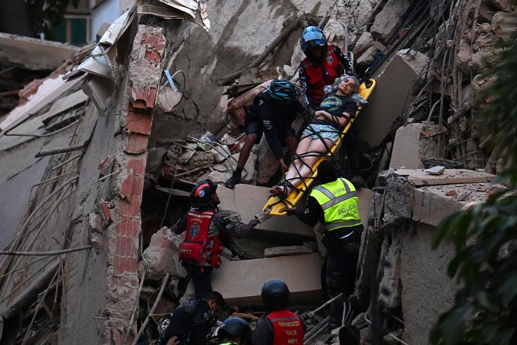 FOTOS: Imagens mostram destruição após forte terremoto na Venezuela
