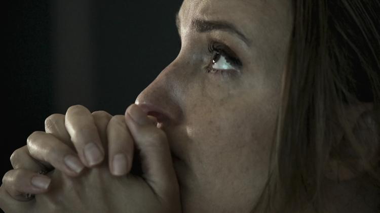 Mulher é liberta de opressão após jejum e oração: ‘Jesus nos deu autoridade’