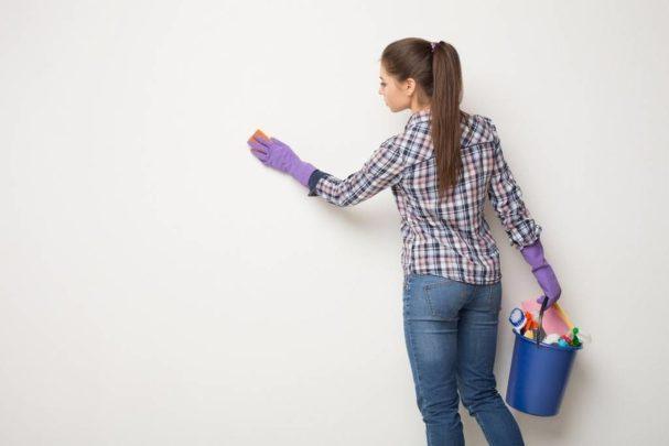 تعرفي على طرق تنظيف الجدران من الغبار دون إعادة دهنها