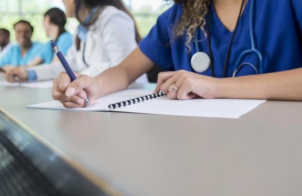 تأخر تسليم ديبلومات كلية الصحة بالجامعة الخاصة بمراكش يهدد مستقبل الخريجين