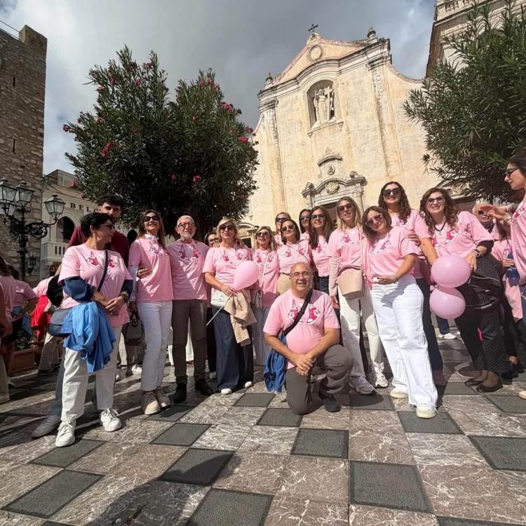 Oggi le strade di Taormina si sono tinte di rosa accogliendo la Marcia Rosa, un momento di partecipazione e sensibilizza...
