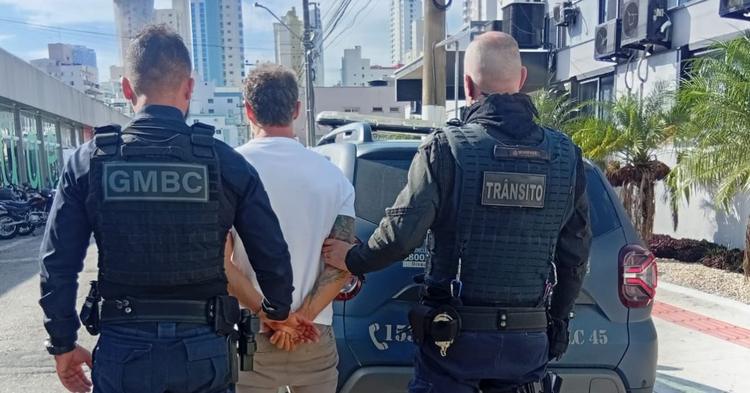 Motorista com sinais de embriaguez é preso após denúncia em Balneário Camboriú