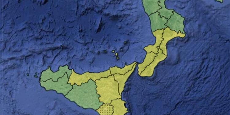 Maltempo, allerta meteo gialla anche martedì in Sicilia e Calabria: le zone interessate