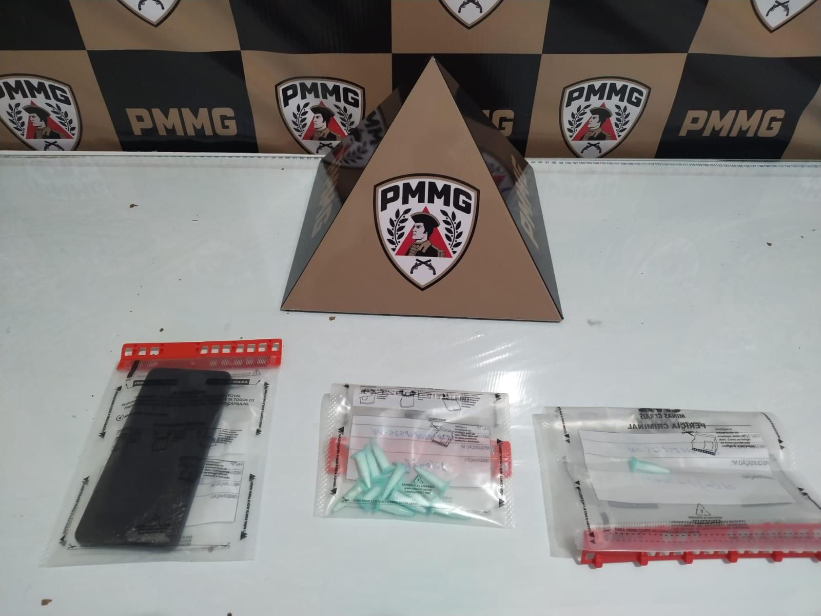 PM prende jovem vendendo drogas junto com comparsa no bairro Botafogo