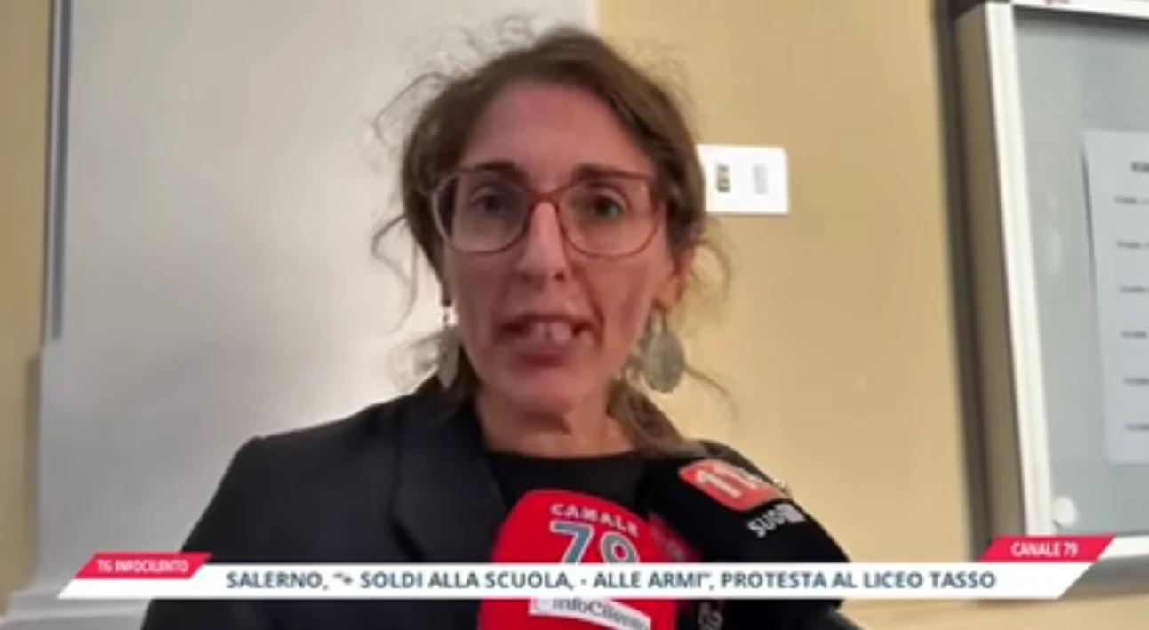 Salerno, “+ soldi alla scuola, – alle armi”, protesta degli studenti al Liceo Tasso