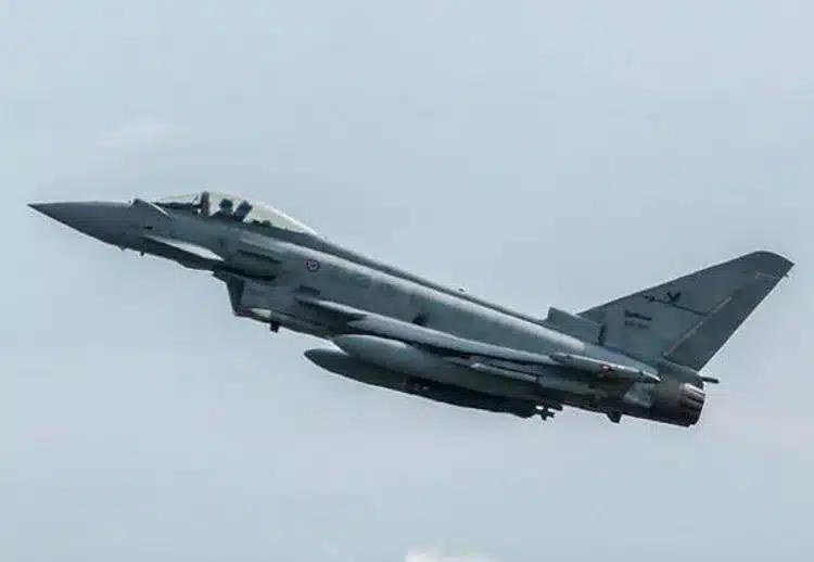Arabia Saudita, attaccata la base di Ta’if: colpito un Eurofighter italiano. Crosetto: “Nessun militare coinvolto”