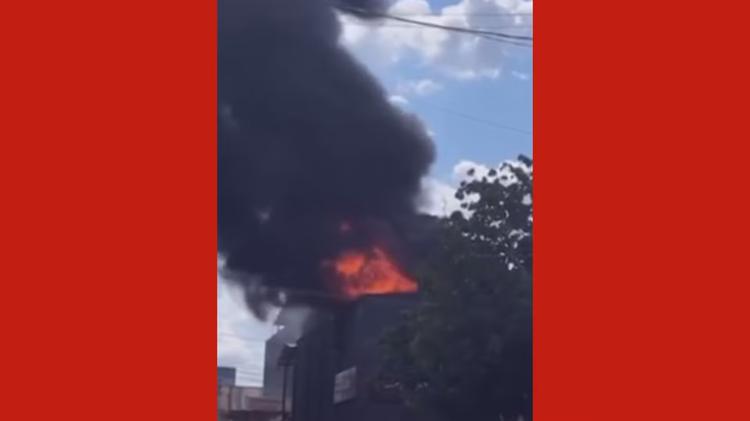 Incêndio de grandes proporções atinge loja no centro comercial de Parauapebas, no PA