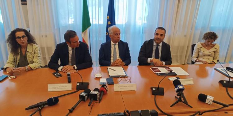 Reggio Calabria, firmato con Piantedosi il piano da 5 milioni per Arghillà: prevista la riapertura del posto di polizia e della scuola