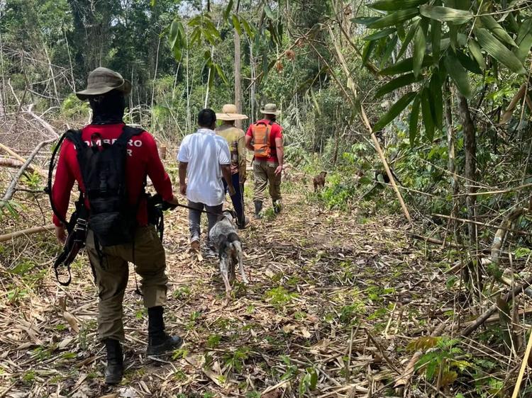 Bombeiros usam cães farejadores em busca por bebê de 9 meses sequestrada pelo tio no AC