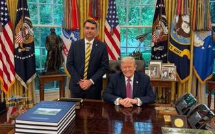 Flávio Bolsonaro afirma ter pedido a Trump que não taxasse empresas brasileiras