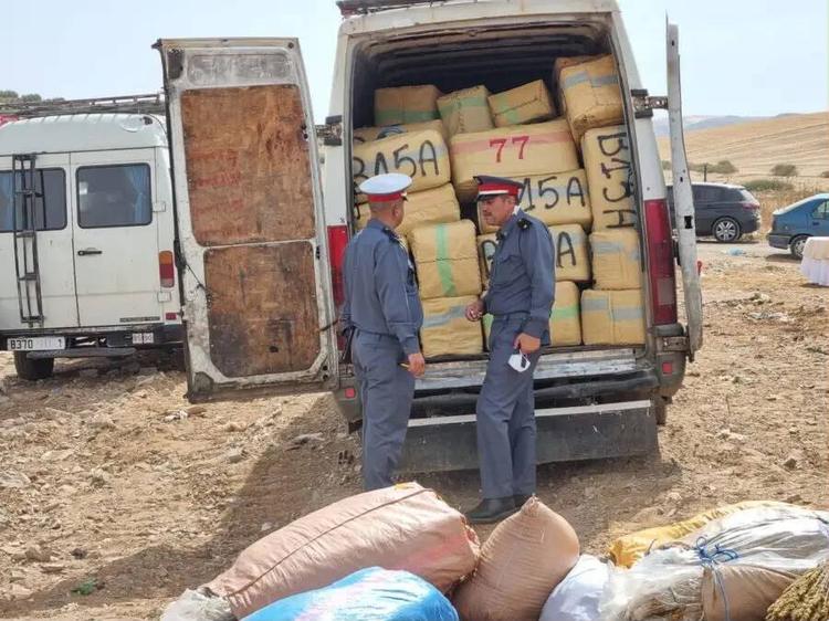 إتلاف 7.5 أطنان من الشيرا و78 ألف قرص مخدر بمطرح التاجموت بالخميسات