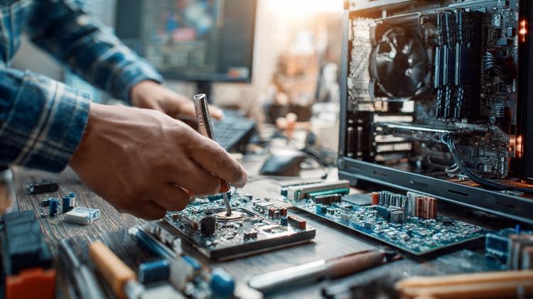 Quer aprender manutenção de computadores? Curso gratuito abre inscrições