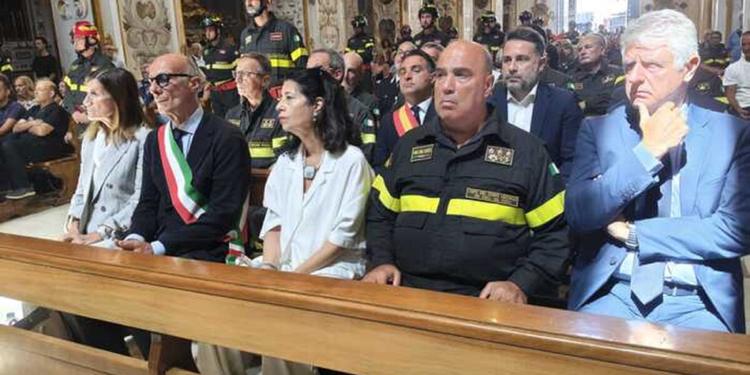 Caltanissetta, l'ultimo saluto al vigile del fuoco Alessandro Marchì: «Un uomo che non si tirava mai indietro di fronte al pericolo»