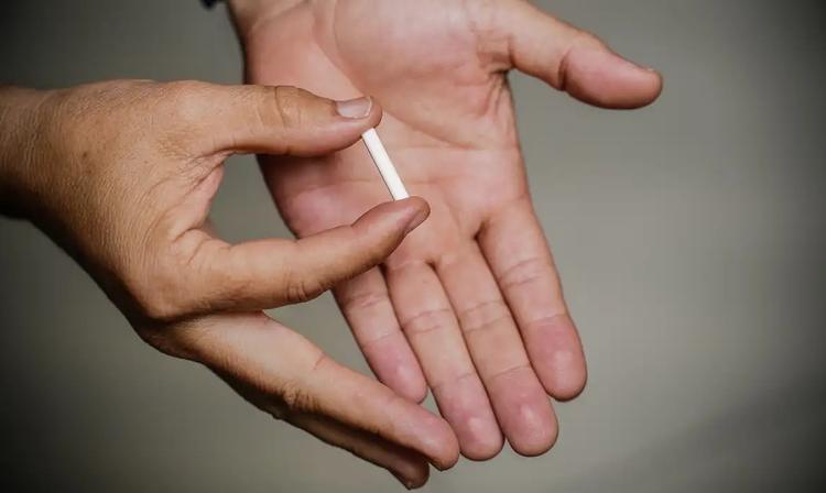 Vendidos como reposição, usados como anabolizante: o que são os hormônios dos implantes subcutâneos