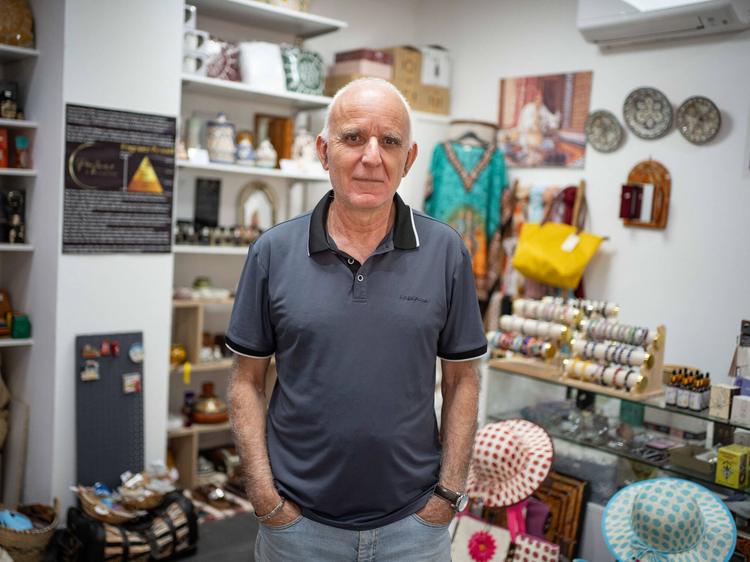 David Smith en su tienda de Main Street. (F. R.)