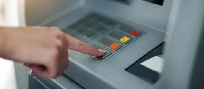 تعطل الشبابيك الاتوماتيكية يربك زبائن التجاري وفابنك بمراكش