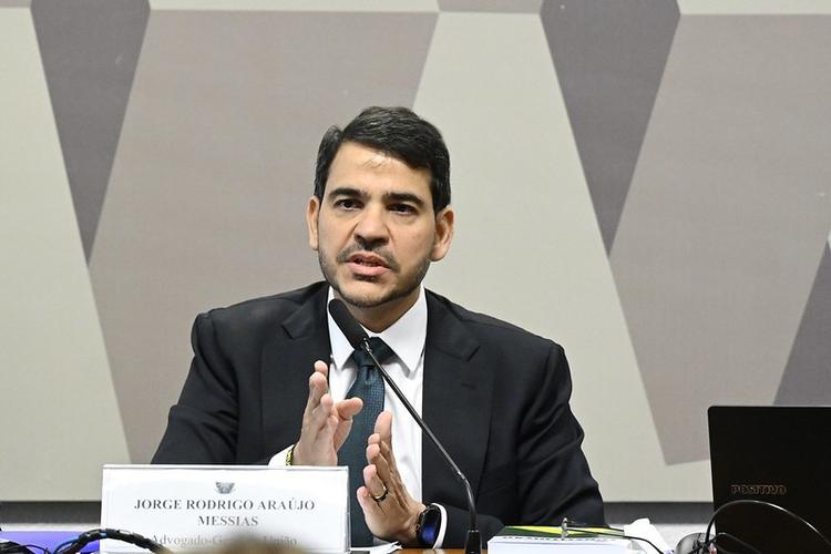 Messias se encontra com Lula após ter nome rejeitado no Senado