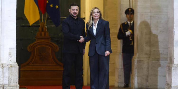 Meloni incontra Zelensky a Roma: "Sempre al fianco di Kiev, in gioco anche la sicurezza Ue"