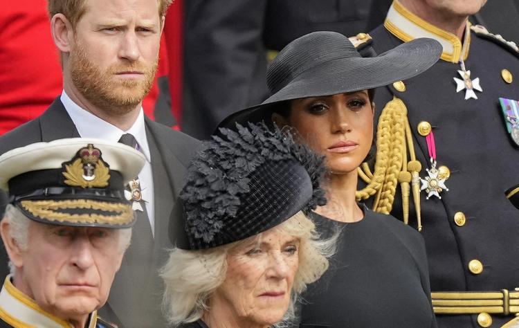 Rei Charles III recebe príncipe Harry e sua família pela 1ª vez em tentativa de superar rompimento na realeza