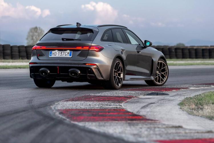 Audi RS5 Avant: V6 ibrida con 639 CV, da togliere il fiato