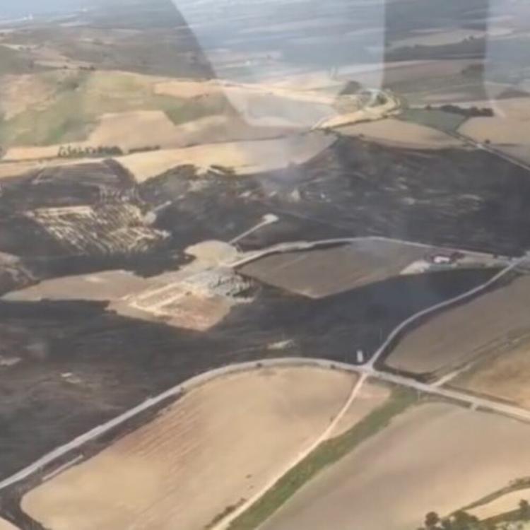 Incendi in Molise e sul Gargano, i turisti scappano dalle spiagge e dai campeggi (VIDEO)