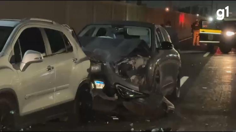 Motociclista é atropelado por carro ao parar em acidente na BR-116