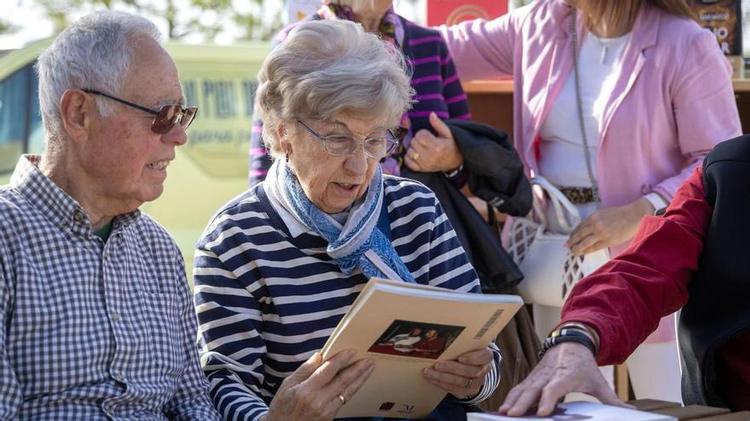 El Plan de Fomento de la Lectura acerca más de 4.000 libros a los mayores de 86 pueblos de Málaga