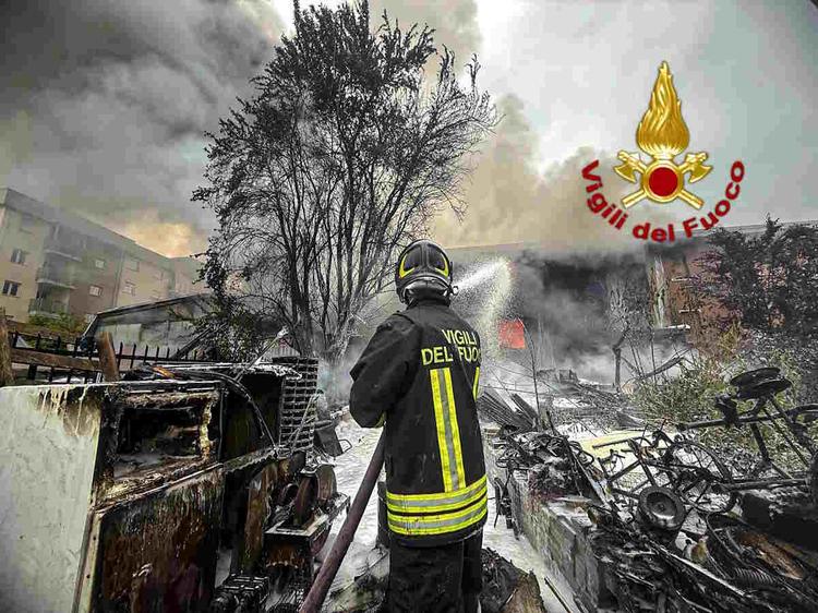 Settimo torinese incendio via ceres