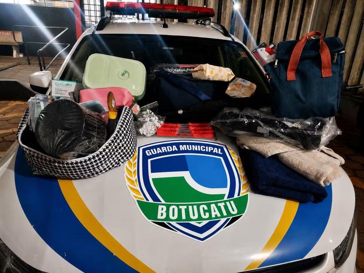 Casal é preso por sequência de furtos após ser flagrado com mais de 90 produtos levados das lojas em Botucatu