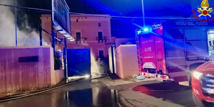 Palermo nella morsa del racket, ancora fiamme in un autonoleggio "Sicily by car": incendiate 9 auto e 2 furgoni