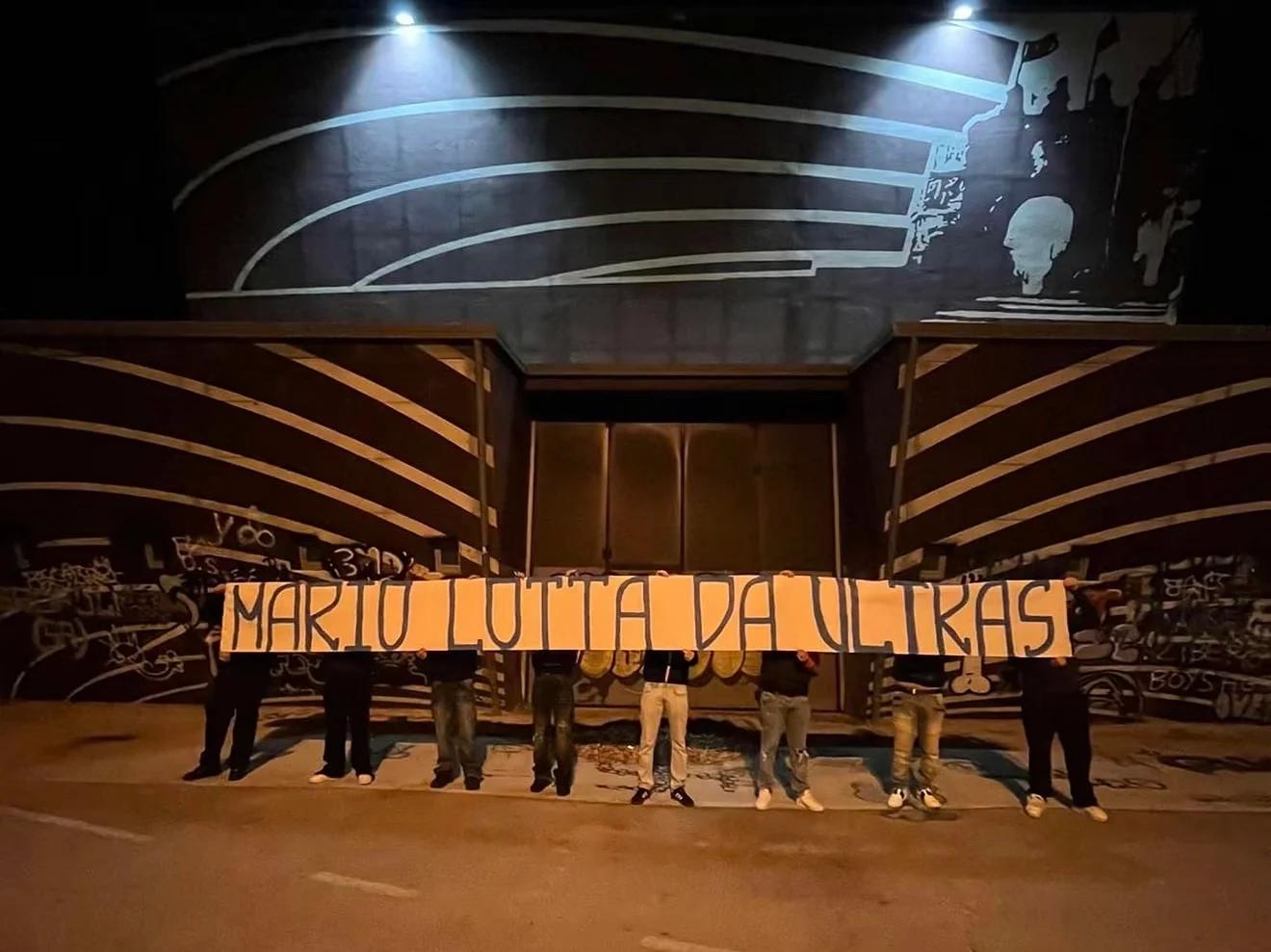 Gli ultras dell’Agropoli con Mario, tifoso del Portici: «Mario lotta da ultras»