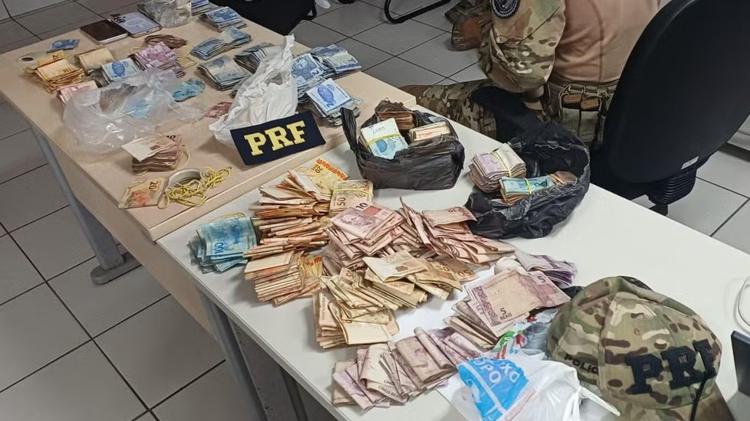 PRF apreende mais de R$ 48 mil em carro furtado em Gravatá