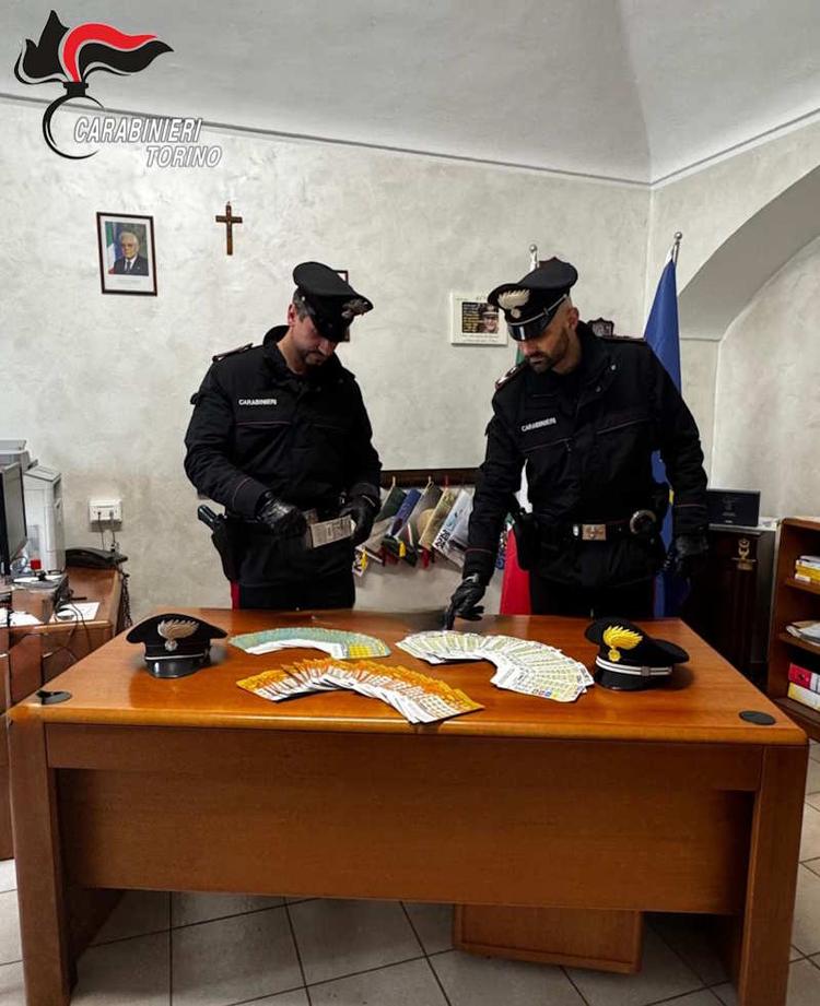 Lauriano arrestati dopo aver rubato gratta e vinci nell'astigiano