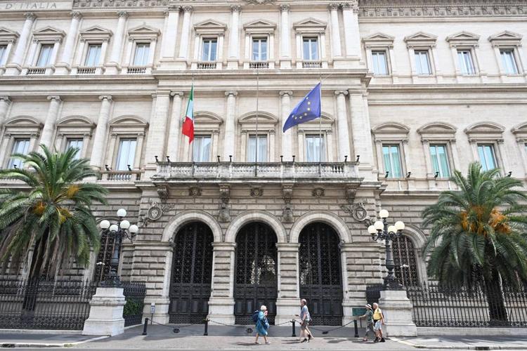 Il tasso dei mutui vola verso il 4% ma tiene la domanda del credito