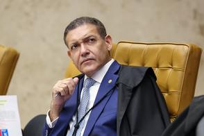 Kássio Nunes, do TSE, dá 24 horas para a Meta enviar relatório sobre exército do Lula