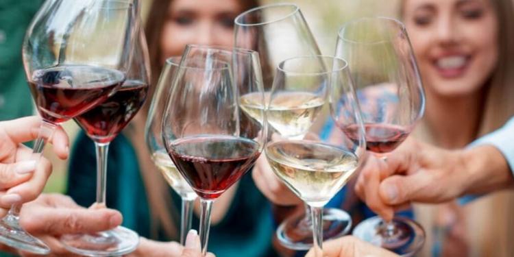Alcol, in Calabria consumi in calo: bevono più gli uomini delle donne