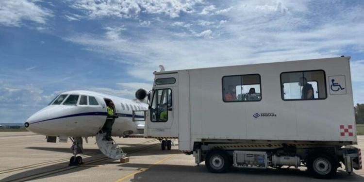 Bimba di tre mesi trasferita d'urgenza da Catania a Roma: volo salva-vita a bordo di un velivolo dell’Aeronautica Militare