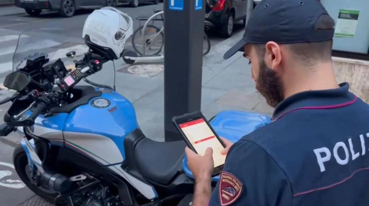 TORINO – Controlli della Polizia: 86 persone identificate; 2 arresti