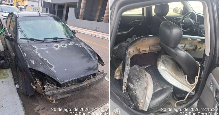 Ford Focus abandonado sem para-choque e com diversos danos é removido de rua em Balneário Camboriú