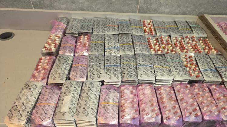 إحباط محاولة تهريب 17 ألف قرص طبي و60 كيلوغرام من المعسل بميناء طنجة