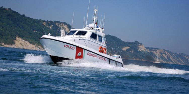 Esce in mare in canoa e non fa ritorno: ricerche in corso a Gela